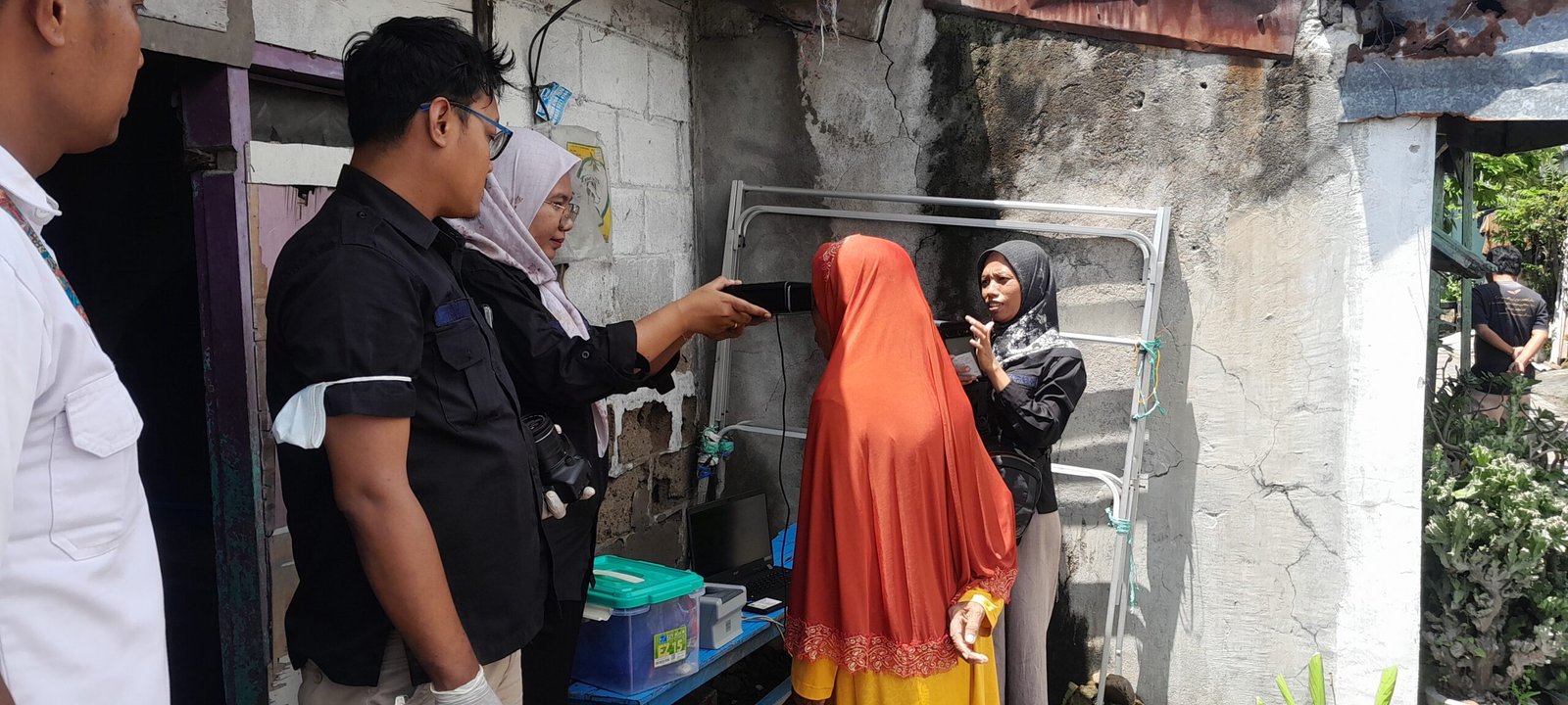 Dispendukcapil Gresik Jemput Bola ke Desa Sirnoboyo, Percepat Perekaman KTP Warga