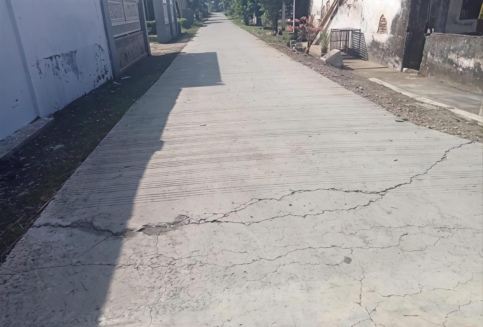 Retak Berjaringan Muncul, Proyek Rp 150 Juta di Gondek Disorot